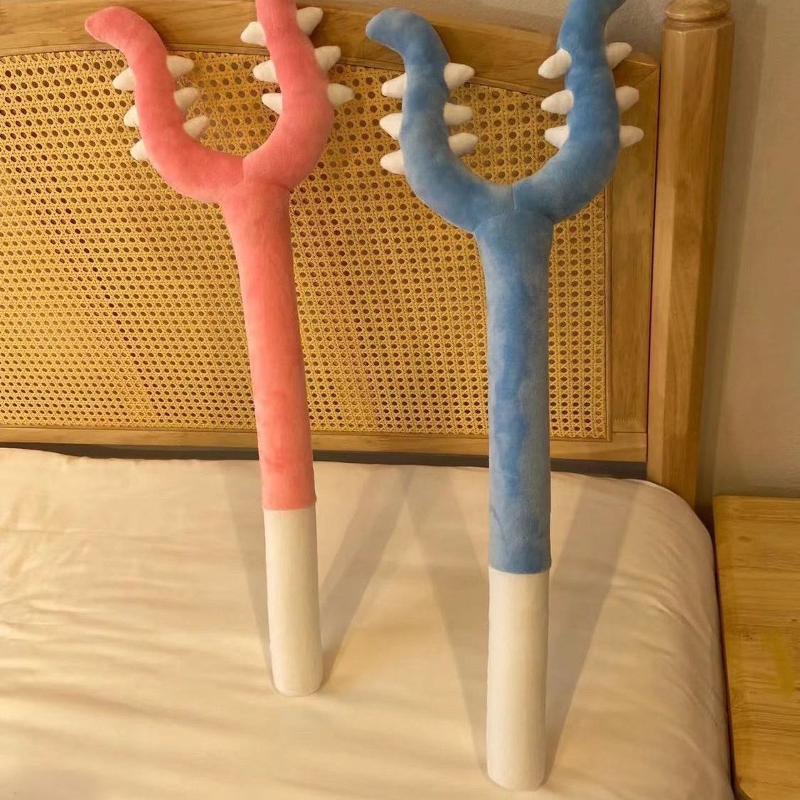 Prank Toys - ตุ๊กตาชิอิคาวะขนาด 70 ซม. พร้อมไม้กายสิทธิ์ ของเล่นแกล้งขำขันสำหรับผู้ใหญ่ ของขวัญเซอร์ไพรส์สำหรับเพื่อน